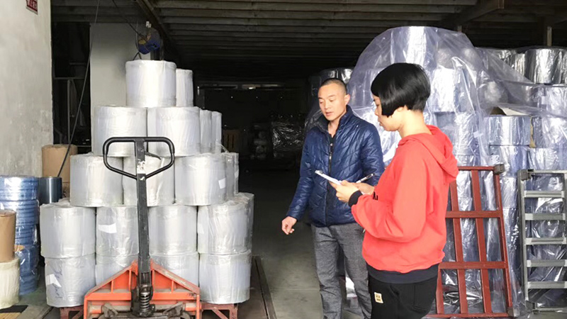 廣一塑精工制造門(mén)窗熱收縮膜品質(zhì)與速度要兩不誤